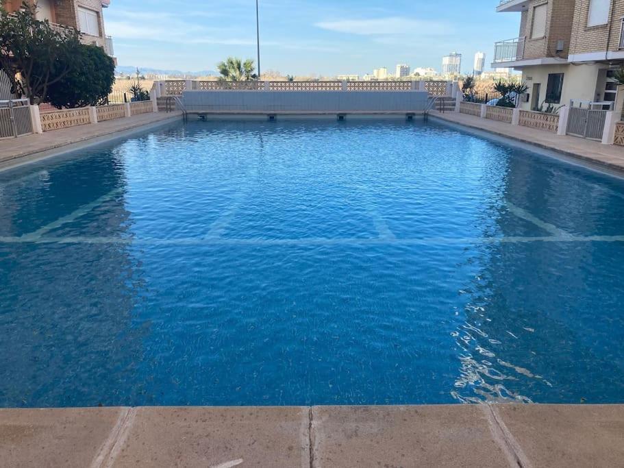 Coqueto Apartamento De Playa Con Piscina Y Terraza Valencia Kültér fotó